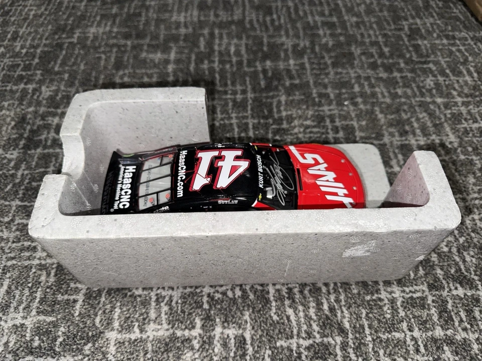 NÚMERO DE PUERTA 2015 Kurt Busch #41 Haas CNC 1:24 Elite Diecast Autografiado PUERTA DIN Foto 4 de 4
