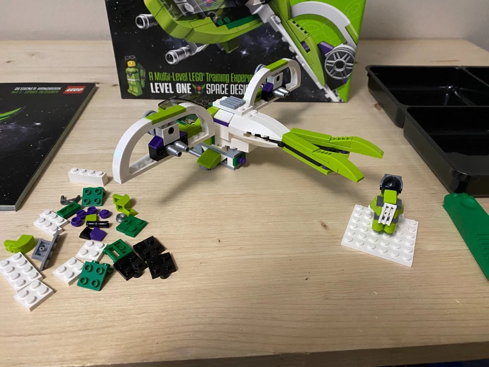 Lego Master Builder Academy 20200 Space Designer 100% complete with box - Image 3 of 4