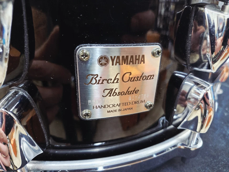 Yamaha Birch Custom Absolute Snare Drum 5.5 x 14 Black BSD0145 Japan MFG. 2002 - Image 2 of 4