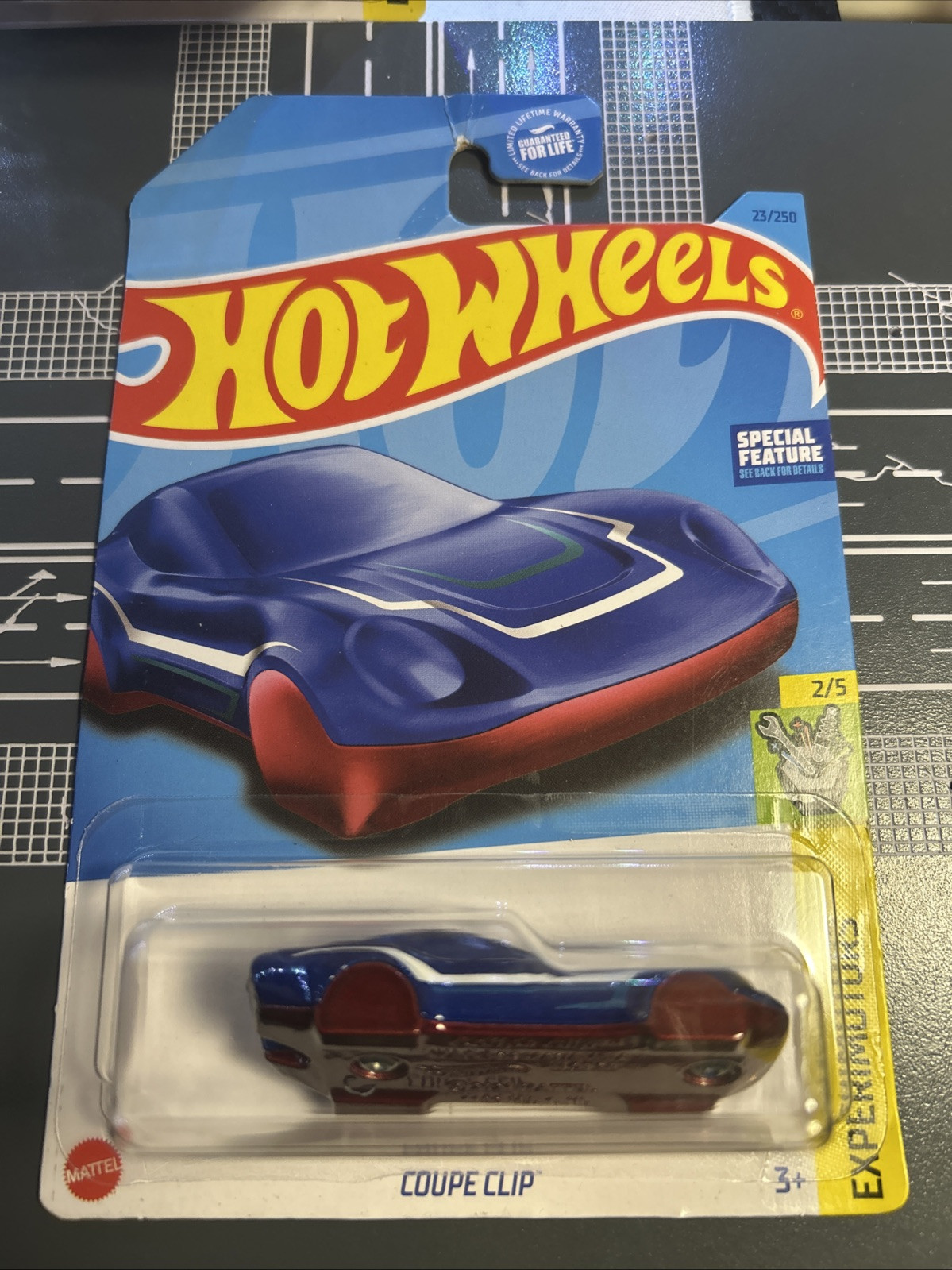 2023 Hot Wheels #23 Experimotors 2/5 COUPE CLIP Key Chain Clip Blue/Red Variant