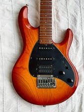 Ernie Ball Music Man Silhouette 1989 – Sunburst, HSS, Tremolo, Koffer