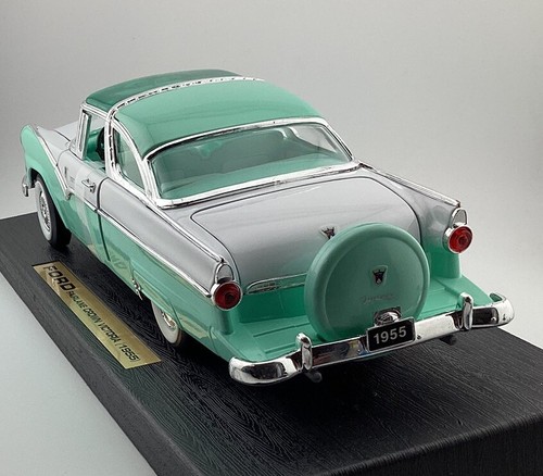 Timeless Classics 92138 1:18 Scale 1955 Fairlane Crown Victoria - Picture 4 of 5