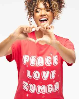 新作♪ユニセックス Zumba Holiday Crew Neck Tee - Red s-l400.jpg