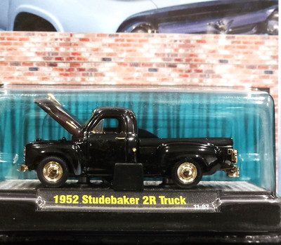 M2 Machines CHASE 52 1952 Studebaker 2R Pickup Truck Auto-Trucks Collectible