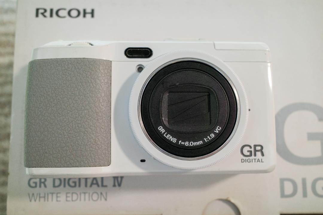 (未使用･未開封品)　RICOH デジタルカメラ GR DIGITAL IV ホワイトエディション 7z28pnb RICOH - RICOH GR DIGITAL IV ホワイトエディションの通販 by