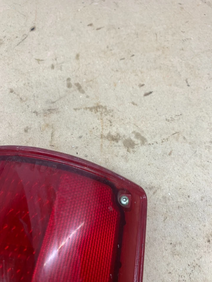 1973 年 86 雪佛兰 Gmc K5 K10 C10 K30 C30 尾灯右组件 82 1983 — 第 3/4 张图片