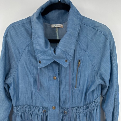 Blusa Free Bird Cambray para mujer grande azul cintura ceñida manga larga frente a presión - Imagen 3 de 9