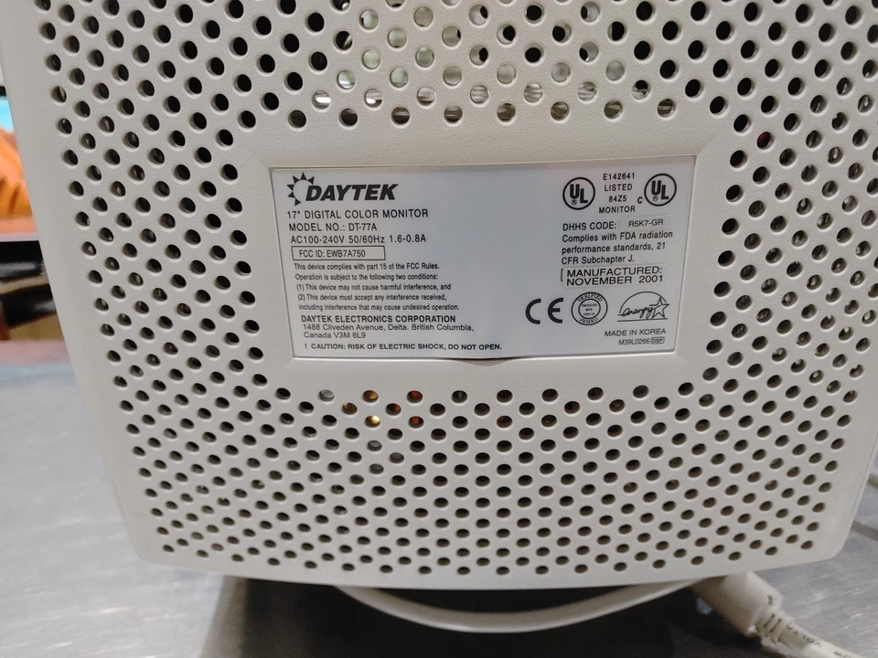 VINGTAGE Excellent Condition DayTek DT-77A 17inch Digital Colour Monitor White - Image 4 of 4