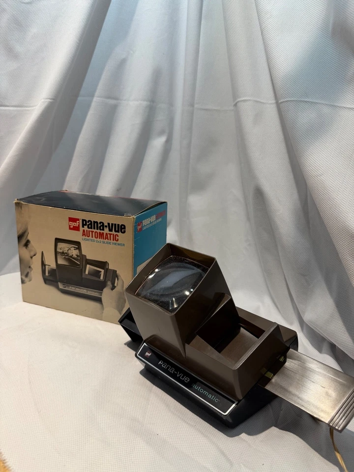 GAF Pana-Vue Automatic Lighted 2x2 Slide Viewer with Box & Transformer – Tested - Image 2 of 4