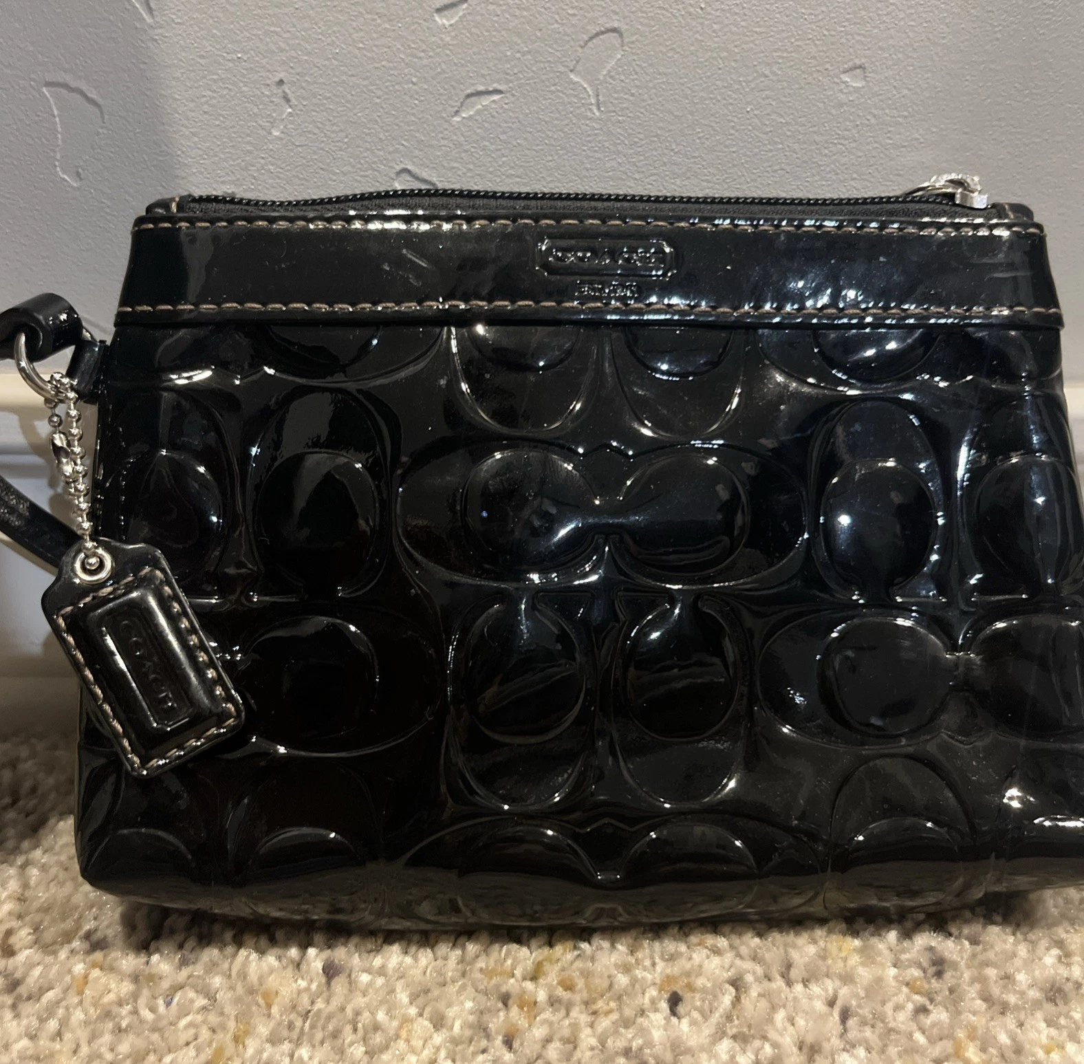 Coach Black Patent Leather Logo Wristlet Zip Closure Blue Lining Small
