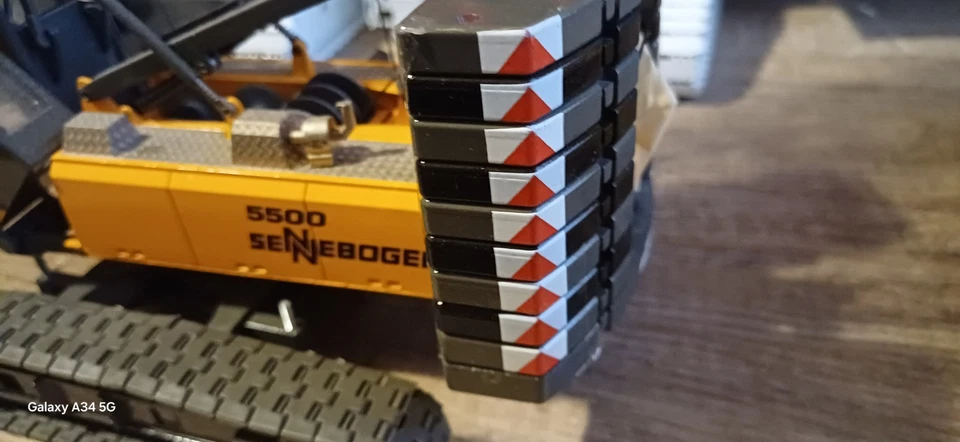 CONRAD Crawler Crane 1/50 Sennebogen 5500 Starlifter + Mammoet Extension - Immagine 3 di 4