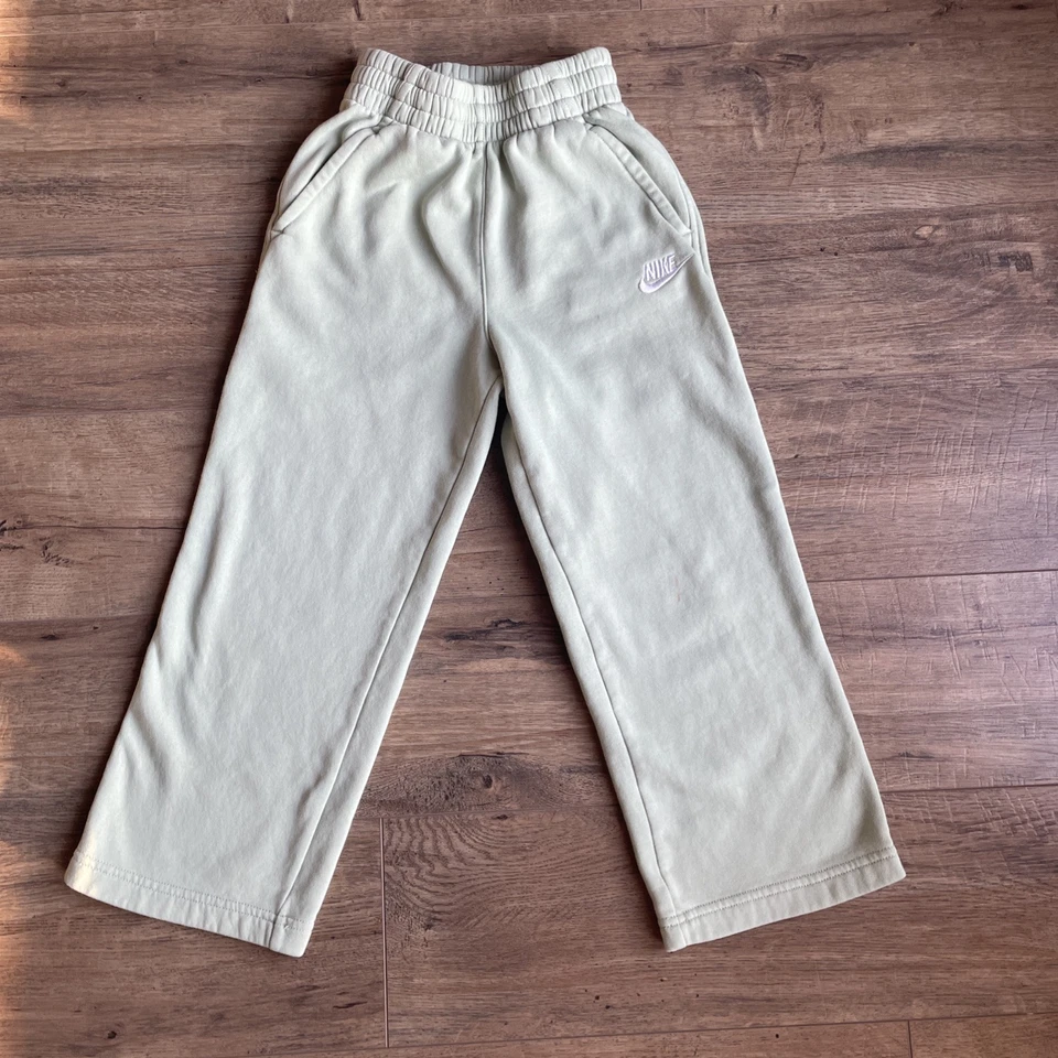 Pantalones Nike Sportswear Club polar pierna ancha grandes niños niñas talla XS verde claro Foto 2 de 4
