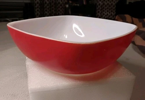 Pyrex 2 1/2 Qt Red Bowl 525B-025 A-1Ovenware Square Mixing Made USA Vintage
