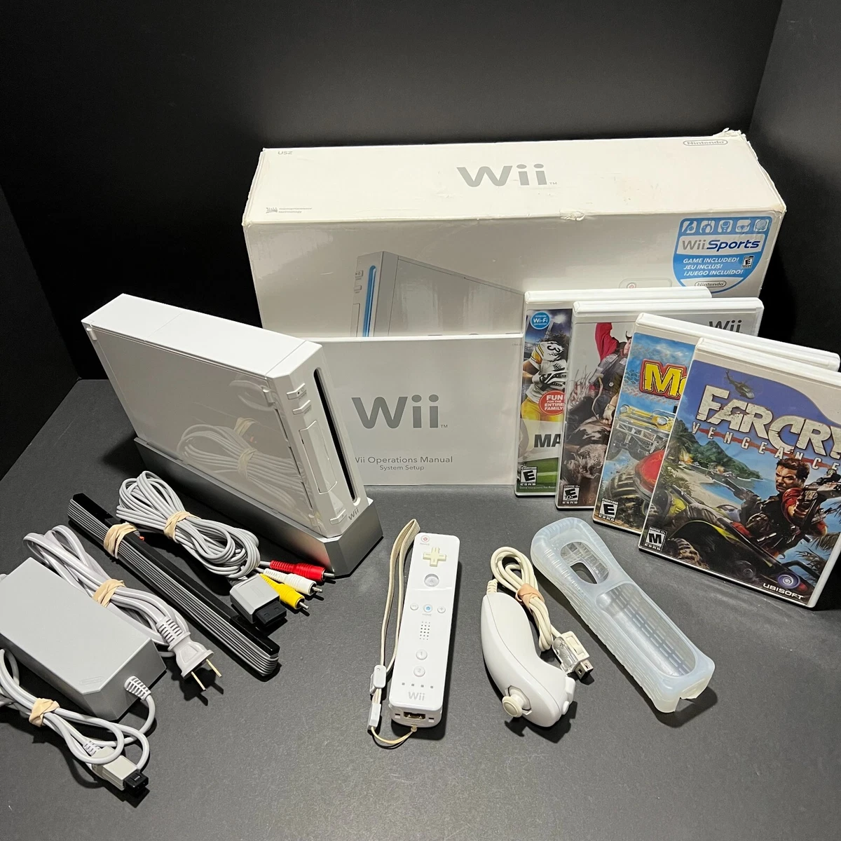 Nintendo Wii Game System White RVL 001 Complete With 4 Games Original Box