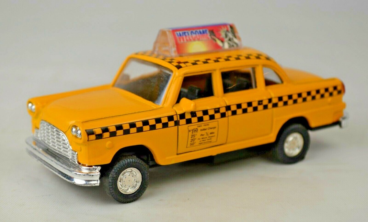 No558 ミニカー1/18 1977 Checker Taxi 1968 Checker Taxi 'Metro Cab Co.', Starsky and Hutch