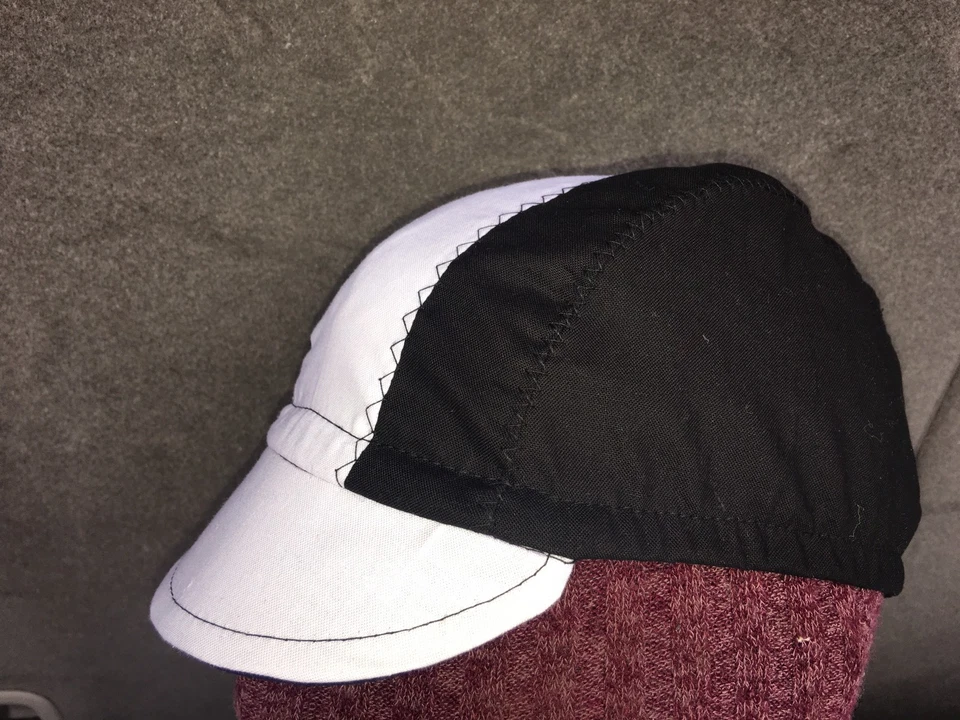 TAMPA DE CICLISMO TAMANHO ÚNICO COR PRETO E BRANCO 100% ALGODÃO - Imagem 2 de 4