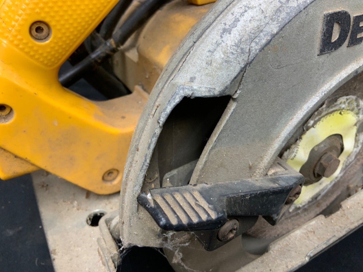 DEWALT DW357 1/4in Circular Saw