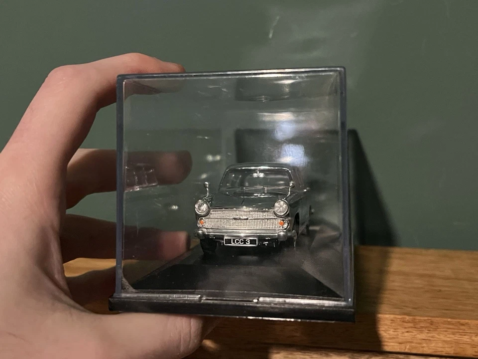 Lledo Vanguards 1:43 Austin A60 Cambridge Chrome Car Model Boxed Ltd Ed. of 500 - Image 2 of 4