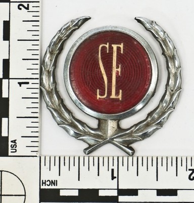 Vintage ''SE'' Dodge Charger Chrysler Valiant Badge Wreath Crest Emblem Logo OEM