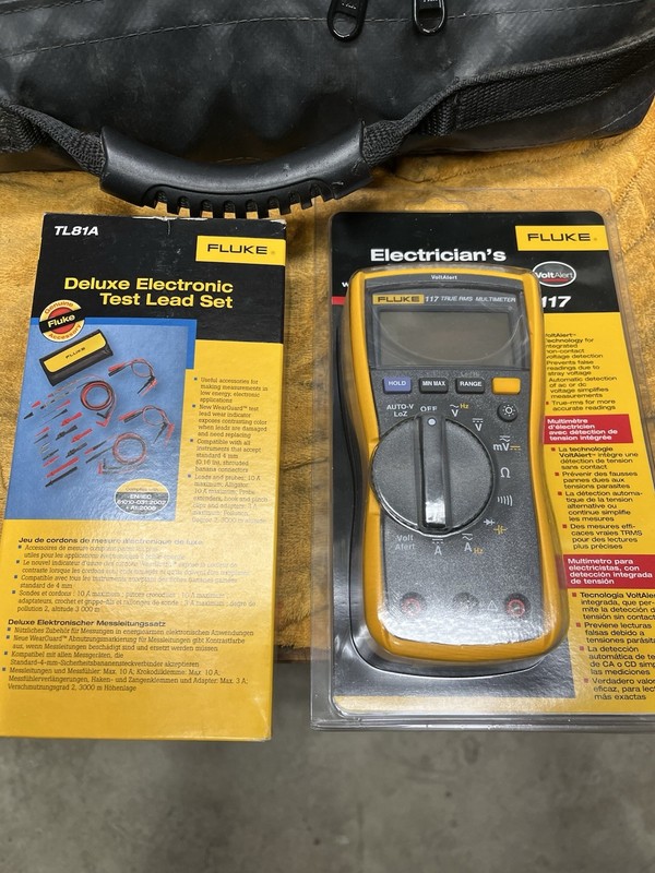 Fluke 117 Multimeter & Fluke TL81A Deluxe Electronic Test Lead Set