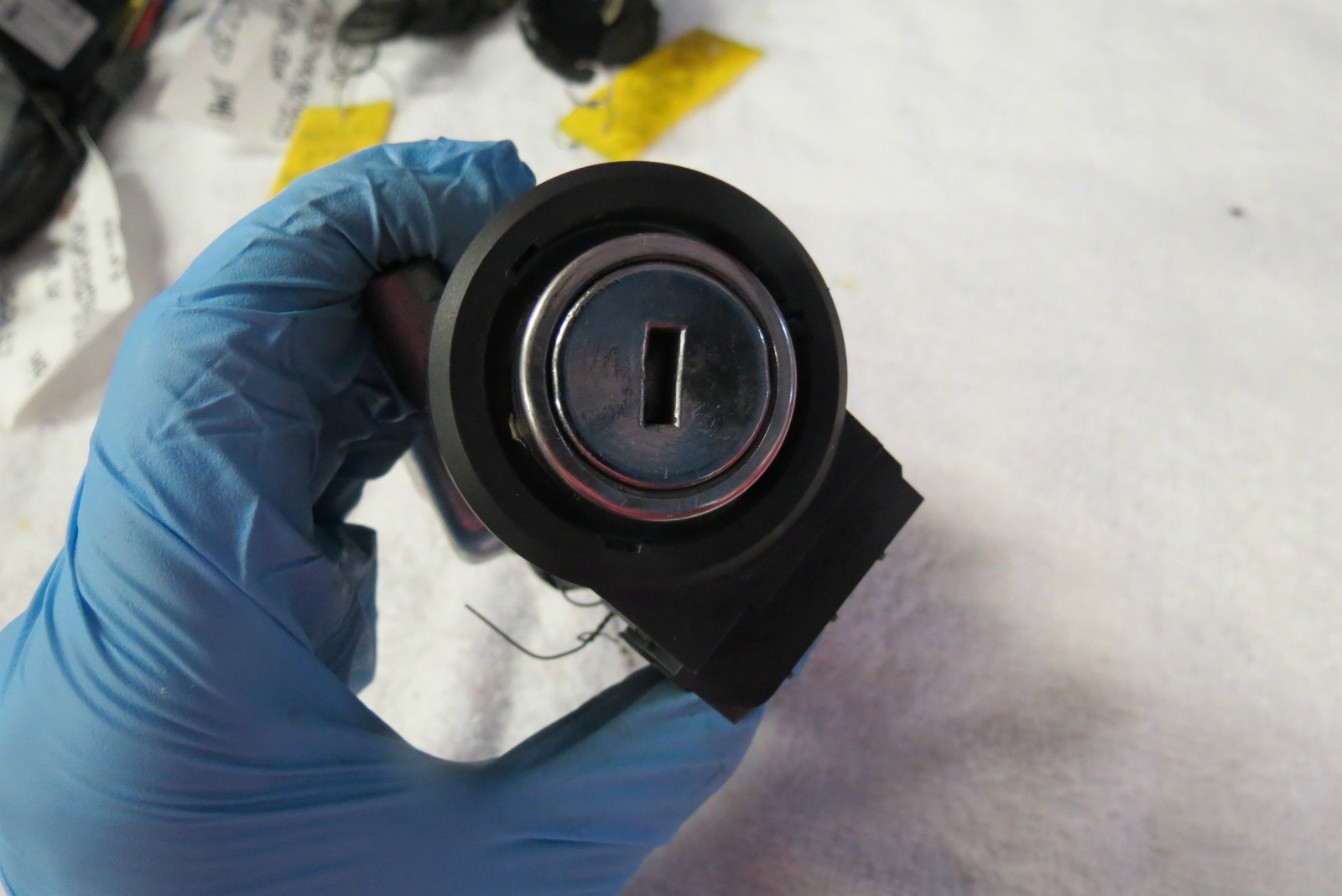 08 09 2008 2009 Mercury Sable Ford Taurus Ignition Switch w/out key OEM