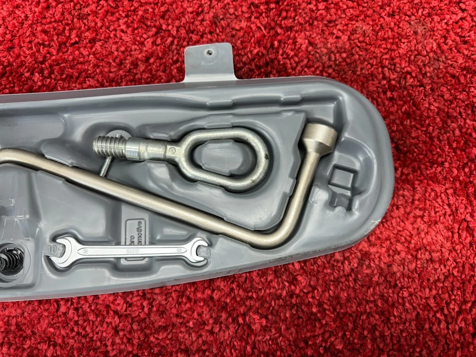 Conjunto de panel de herramientas de maletero trasero BMW 2000-2006 E46 ZHP fabricante de equipos originales Foto 2 de 4