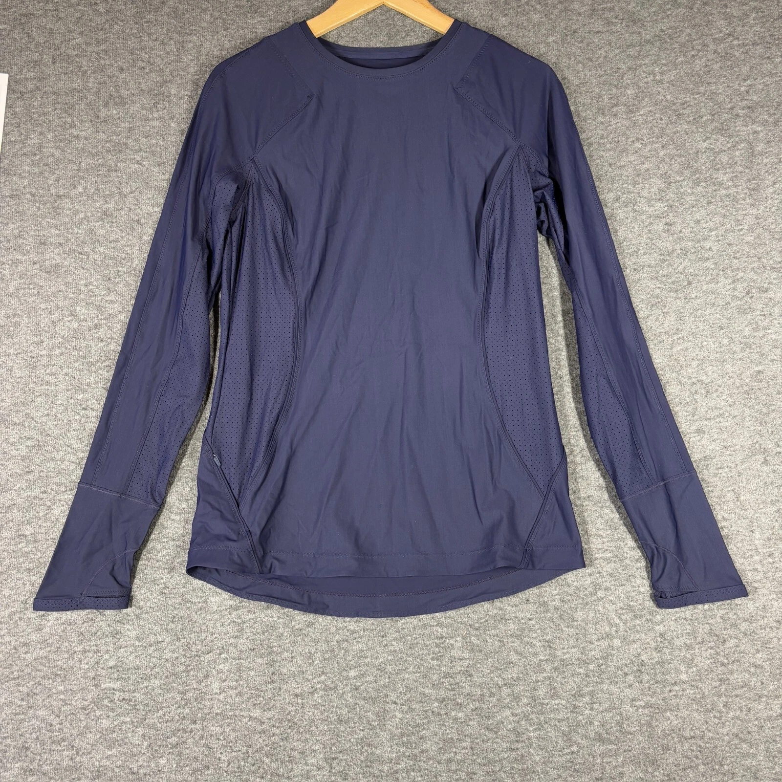 athleta running thumbholes side vent shirt