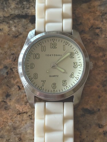 TOKYO BAY WOMEN’S WHITE SILICONE BAND LUMINOUS HANDS WATCH/New Battery