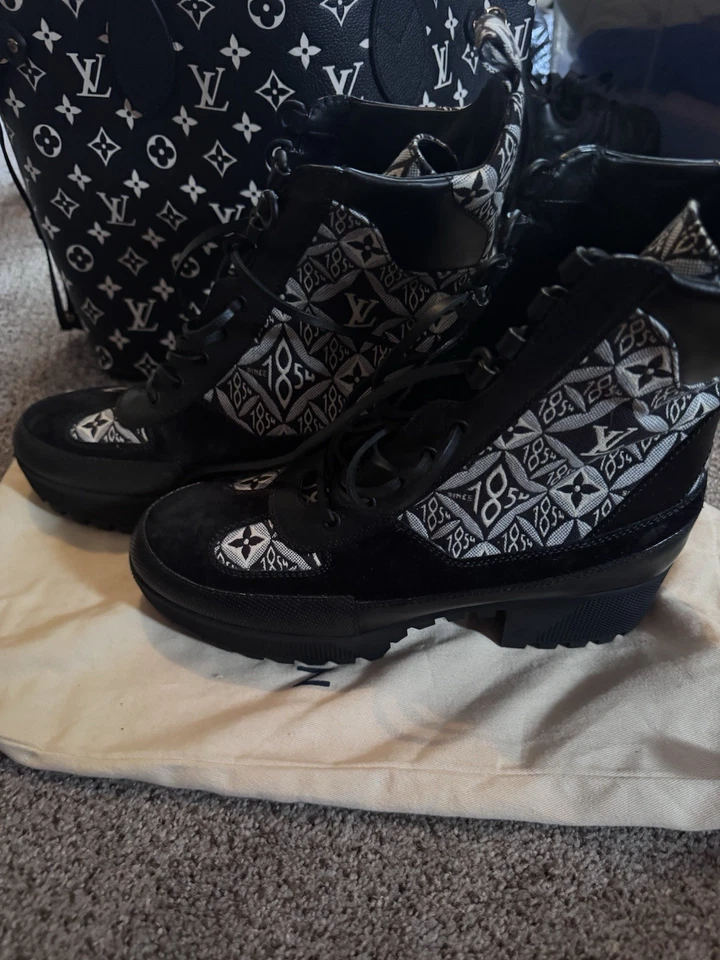 Auténticas botas Louis Vuitton Laureate plataforma desierto monograma de mezclilla Foto 3 de 4