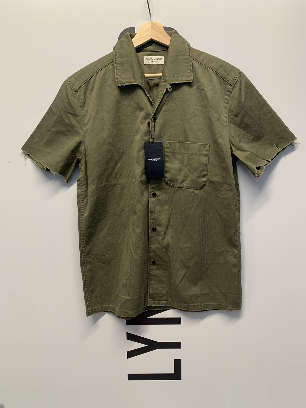 Camicia Saint Laurent verde senza rifiniture orlo manica corta taglia small prezzo consigliato £475