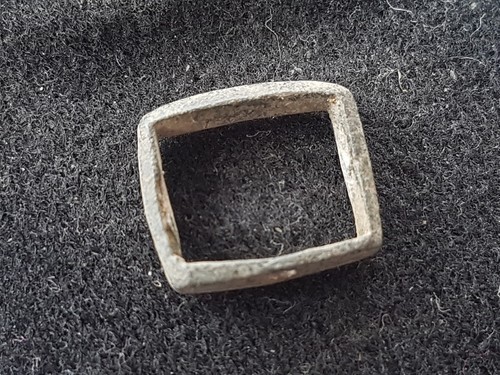 Very nice little bronze Medieval buckle Uk find L14c