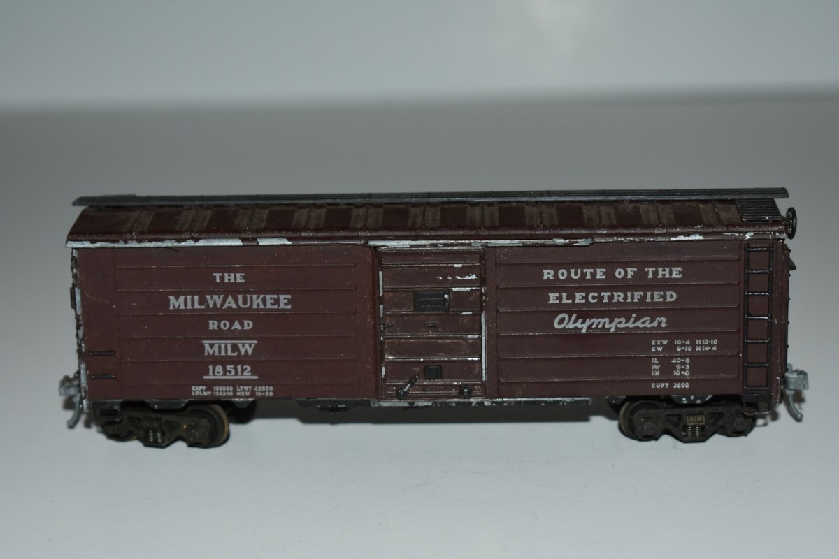 HO Scale Milwaukee Road 40' Single Door Boxcar 18512 C15552