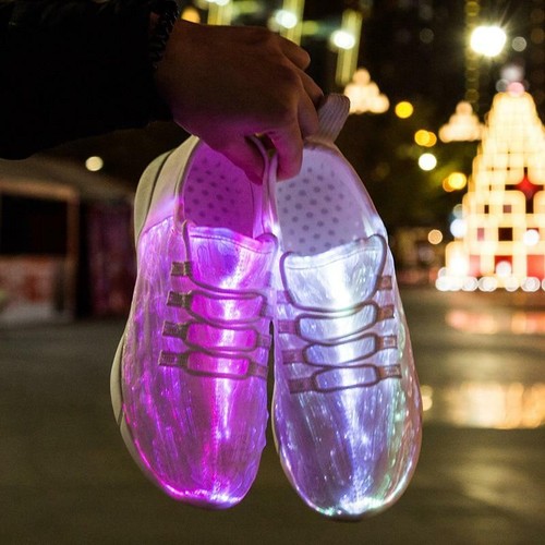 Scarpe LED uomo donna sneakers da ginnastica luminose luci colorate USB  unisex | eBay