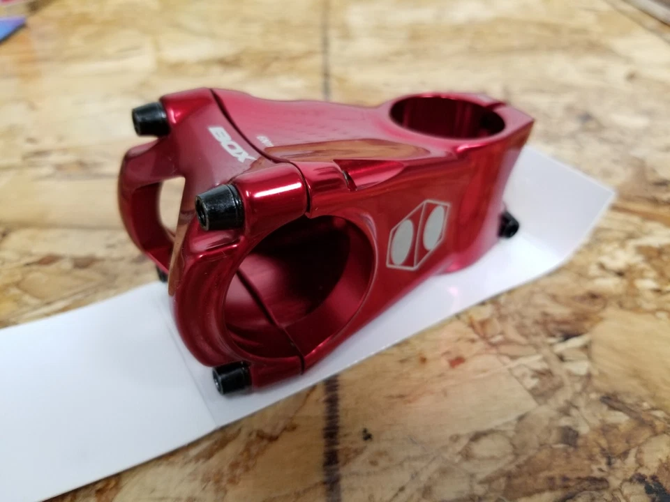 Caja Componentes Cúspide MTB Vástago - 55 mm de longitud, 35 mm de abrazadera, 0 grados, Rojo Foto 2 de 3