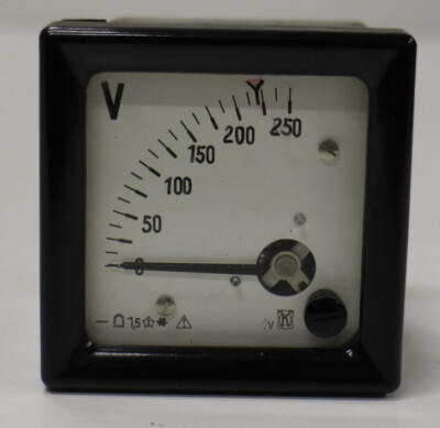 N77-06273 Sammlerstück Einbauinstrument 0-250V 72x72x60mm