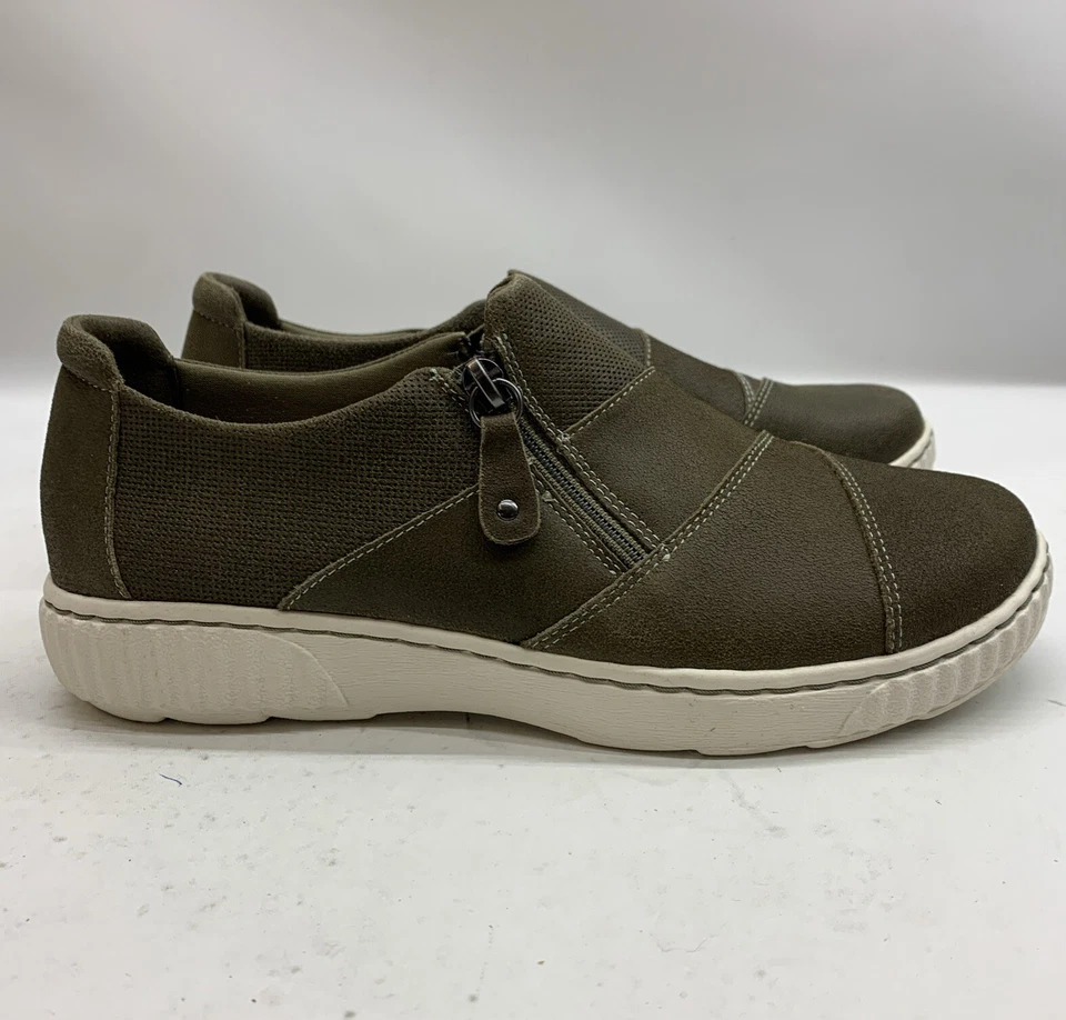 Zapatos planos cómodos Clarks para mujer Caroline Grace gamuza oliva talla 8,5 M punta redonda Foto 2 de 4