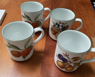 Royal Worcester Evesham Vale Mugs England Green Trim Vintage Fruit 3-5/8 