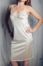 Vassarette Vintage Silky Soft Satin Lace Trim Nightgown Full Slip Size 36 Ivory