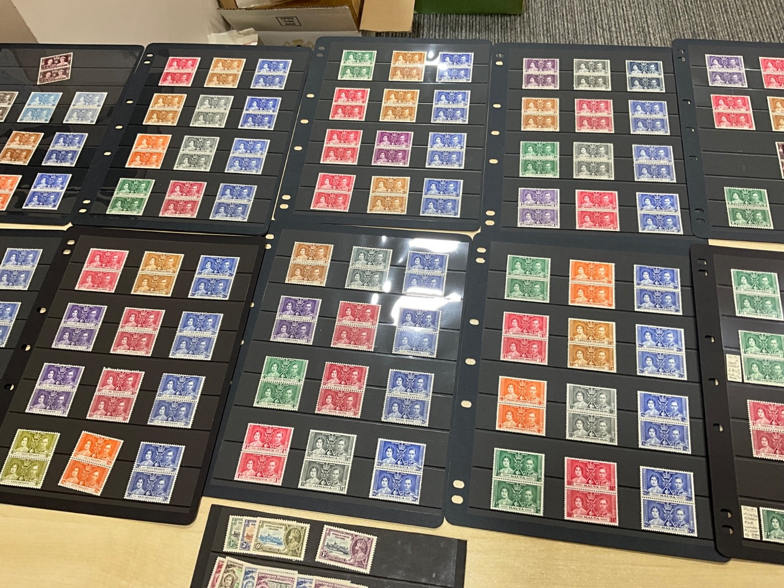 1937 GVI CORONATION MINT COLLECTION. Little KGV 305 stamps mostly pairs ad116