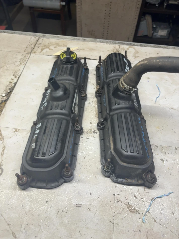 07-11 WRANGLER 04-10 CARAVAN TOWN COUNTRY 3.3L 3.8L Left Right Valve Covers Pair Foto 3 de 4