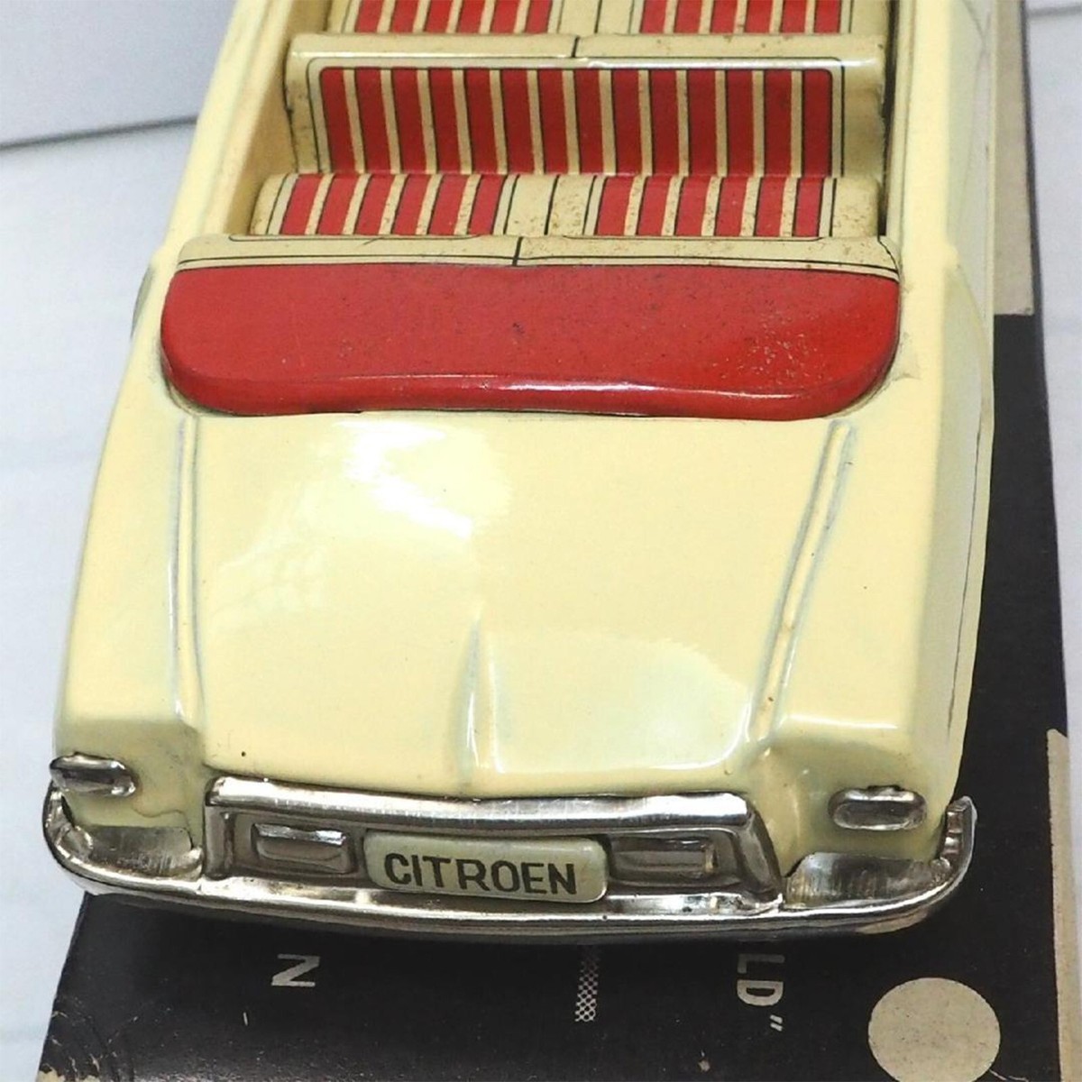 B.C.BANDAI CITROEN DS 19 White Tin Toy Car Automobile B.C.BANDAI CITROEN DS 19 White Tin Toy Car Automobile