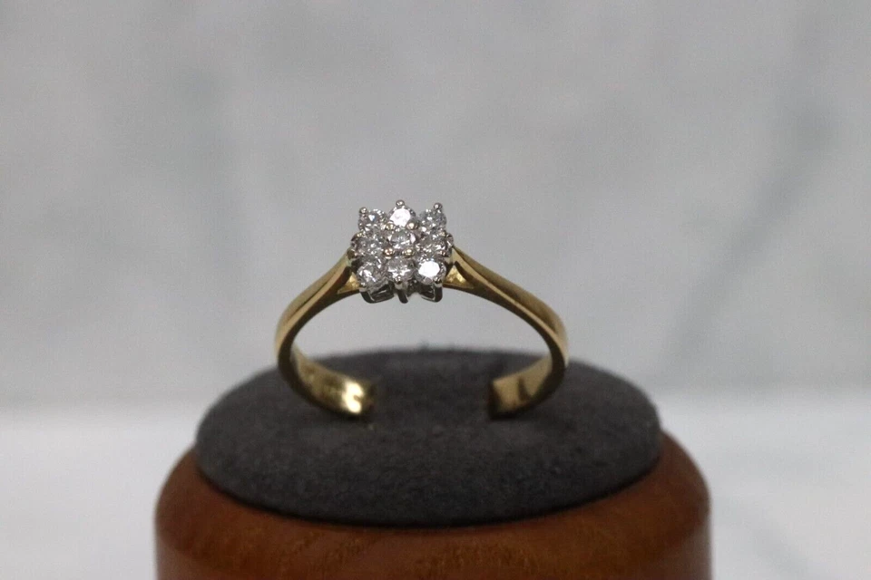 18ct Yellow Gold Diamond Cluster Ring - Size M½ - Image 3 of 4