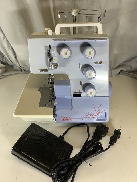 Bernina Bernette Funlock 004 Sewing Machine Server with Pedal Overlock
