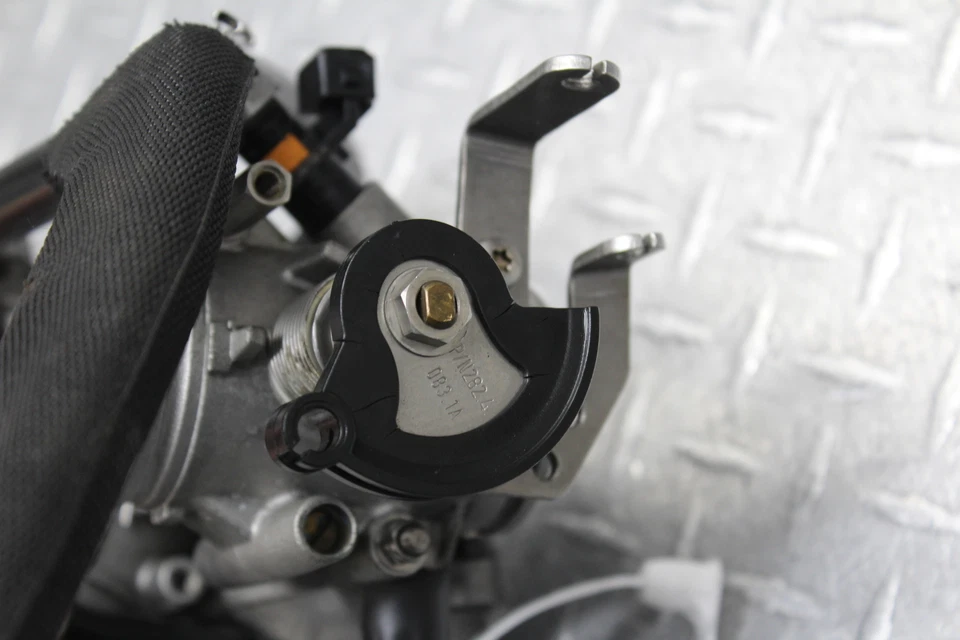 2009 DUCATI MONSTER 1100 MAIN FUEL INJECTORS / THROTTLE BODIES 28240831A - Imagem 4 de 4