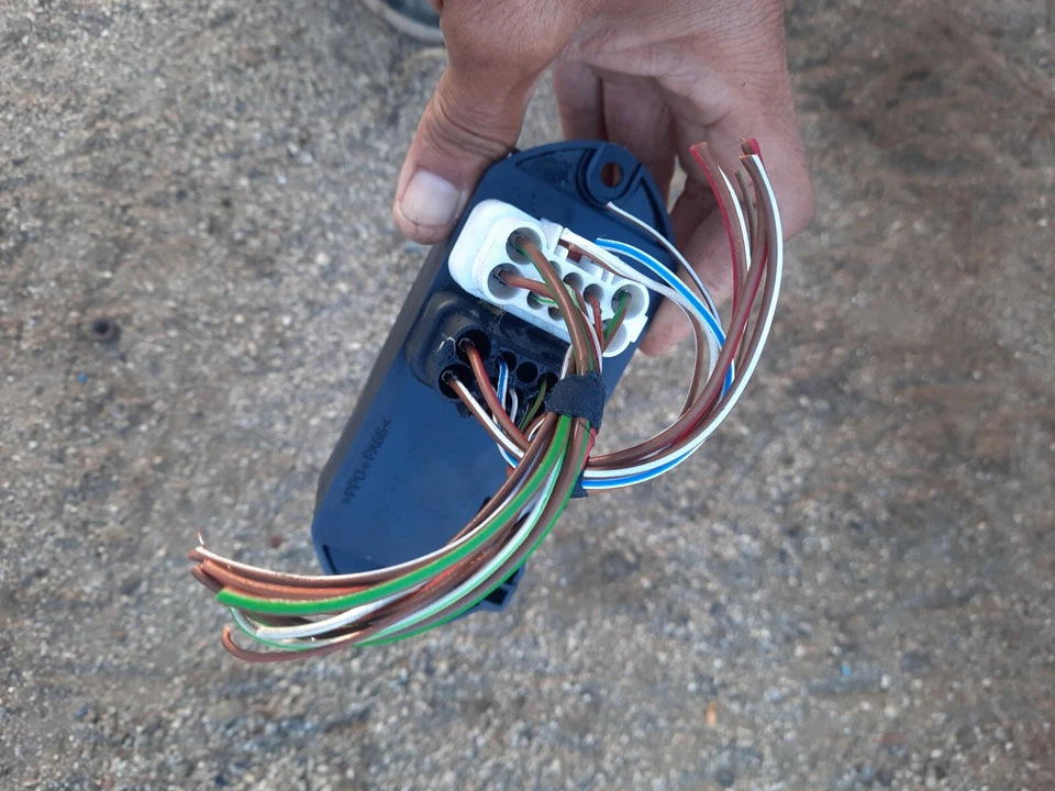 Jaguar XJ8 1998-2003 VDP 18 vías. Caja de relé de fusibles LNC 2800 BC enchufes también Foto 3 de 4