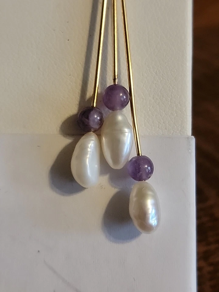 Pendientes colgantes Estate de perlas barrocas y amatista de oro macizo de 14k Foto 3 de 4