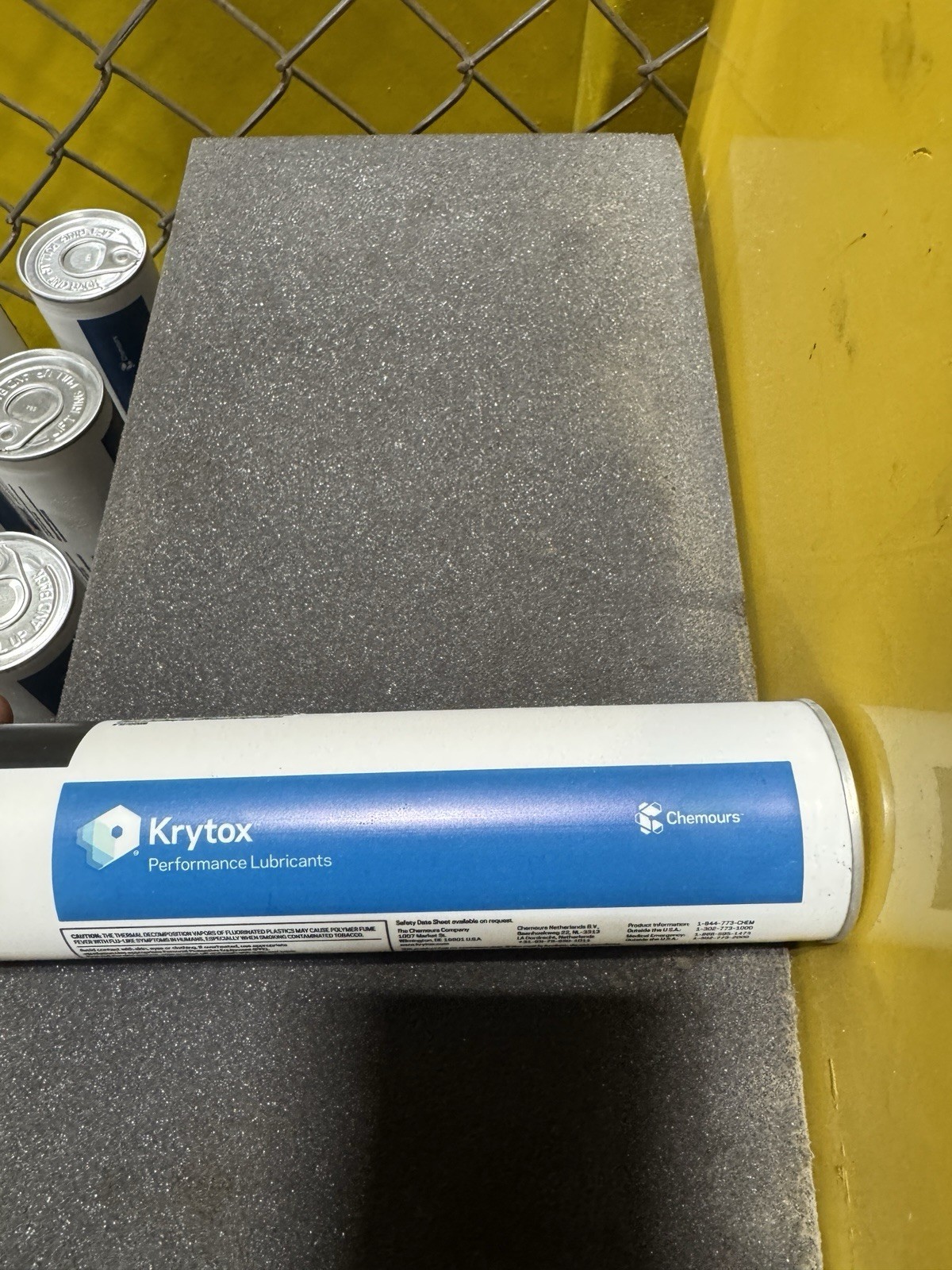 Chemours Krytox CORR 226FG, 0.8 kg / 1.76 lb cartridges/ Grease Tubes