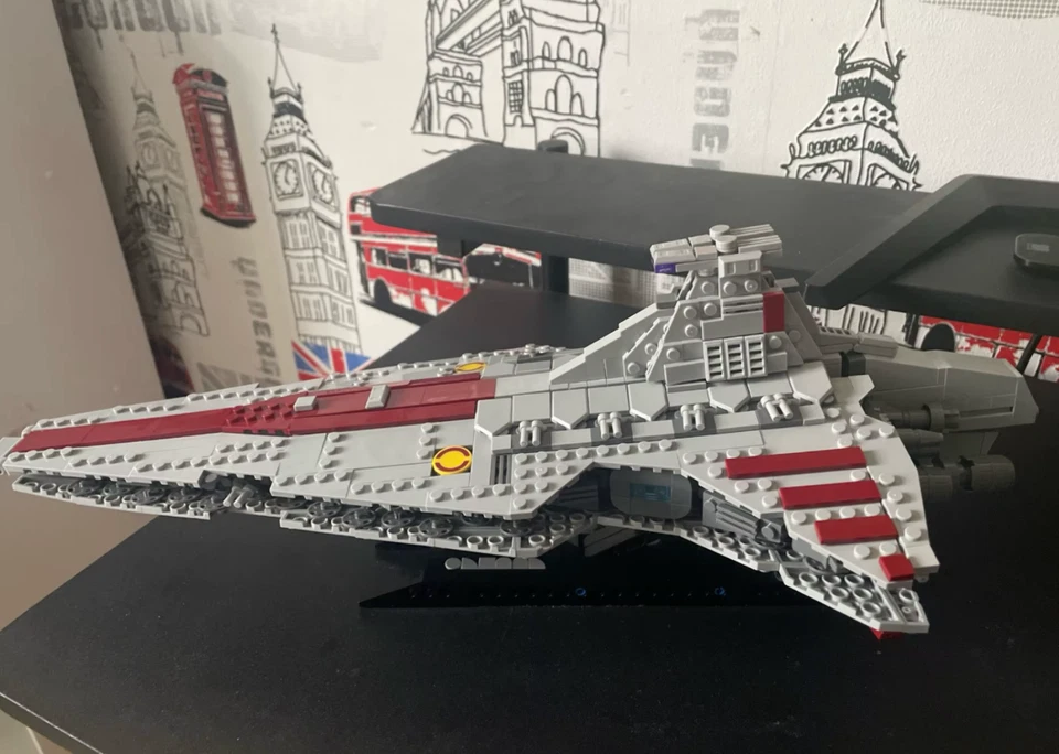 Replica Venator-class Star Destroyer 8039 Building Set Toy 960pcs - Image 2 of 4