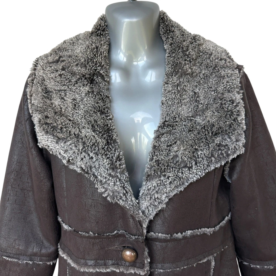 Gabardina Dylan marrón gris imitación cuero piel para mujer talla pequeña Foto 3 de 4