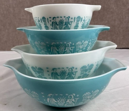 Set of 4 PYREX Amish Butterprint Cinderella Nesting Mixing Bowls Turquoise